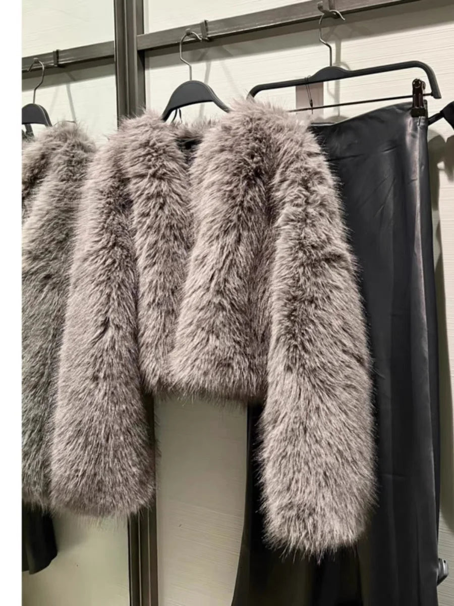 Faux fur jacket Traf 2024 Fall/Winter New Fashion Women's Faux Fur Effect Round Neck Long Sleeve Short Jacket