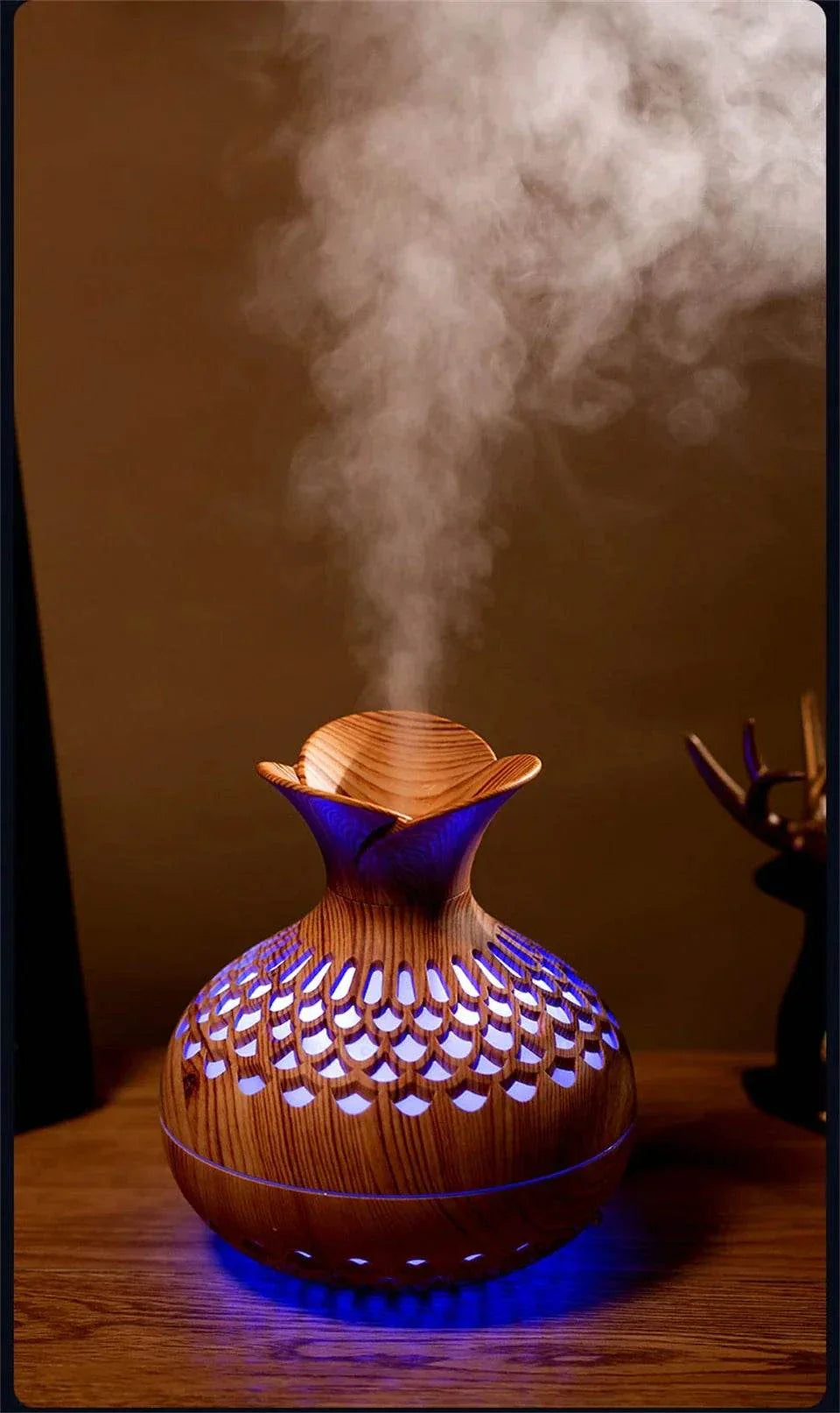 Wood grain humidifier with mist and blue LED lights, 300ml capacity, USB powered.